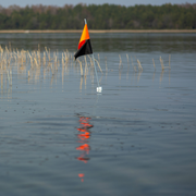 Маркерный буй "MINI-2" общая длина 150см до воды 50см, 2 флага 20x30см